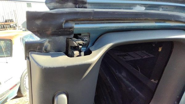 2004-2012 Gmc Canyon Passenger Right Rear Door Latch With Rods/Cables Oem Back — photo 2