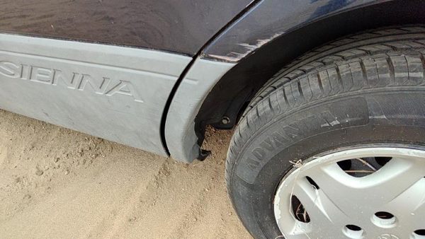 98-01 Toyota Sienna Driver Left Rear Moulding On Quarter Panel Oem — photo 3