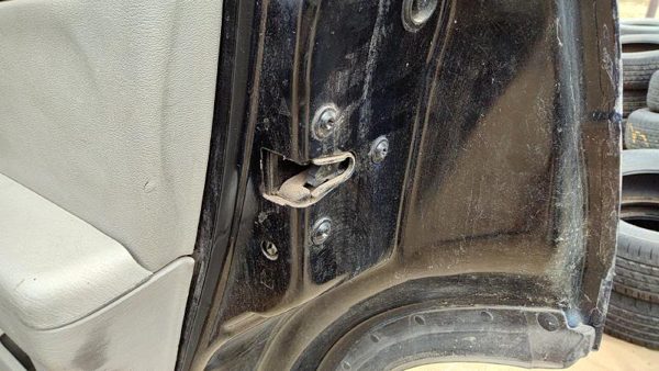 06-13 Grand Vitara Xl-7 Passenger Right Rear Door Latch With Rods/Cables Back — photo 2