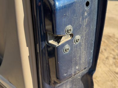 01-04 Suburban Passenger Right Front Door Latch With Rods/Cables Remote Entry