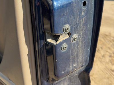 01-04 Suburban Passenger Right Front Door Latch With Rods/Cables Remote Entry