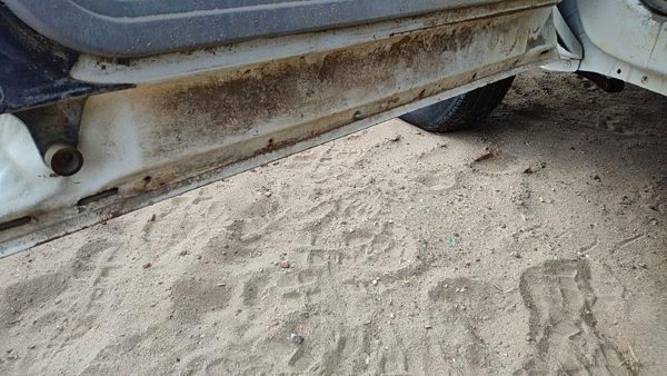 2000 Ford F250 Front Door LH White — photo 4