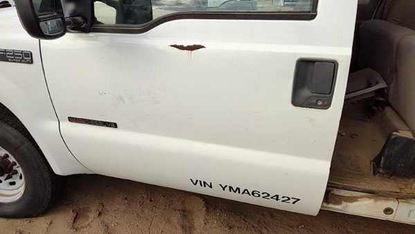 2000 Ford F250 Front Door LH White — photo 3