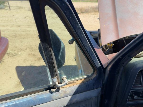 78-86 Dodge D150 Driver Left Front Vent Window Small Door Glass With Frame Oem — photo 4
