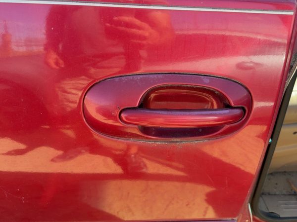 96 Town & Country Passenger Right Rear Outside Door Handle Candy Apple Red Ph2 — photo 3