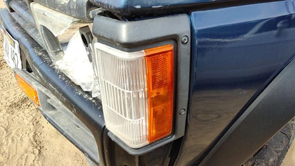 90-95 Nissan Pathfinder Driver Left Front Turn Signal Light Lamp Fender Mounted — photo 1
