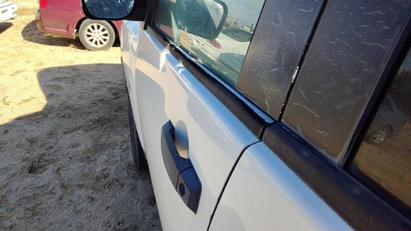 2004 Nissan TITAN Front Door LH Q10 White 801017S230 — photo 2