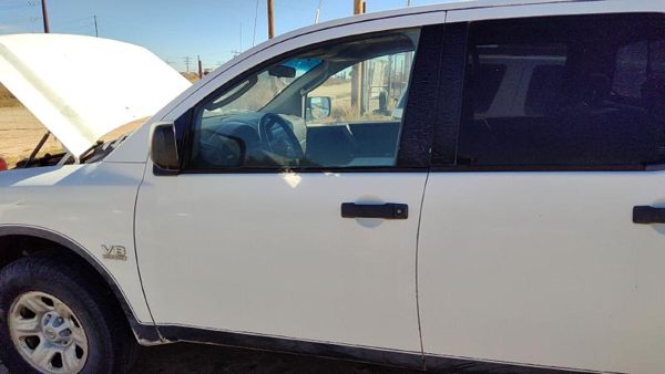 2004 Nissan TITAN Front Door LH Q10 White 801017S230 — photo 1