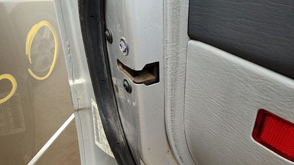 2006-2008 Chrysler Pacifica Driver Left Front Door Latch With Rods/Cables Oem — photo 3