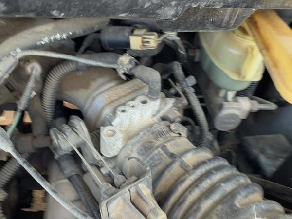 1998-2000 Chrysler Town & Country Throttle Body Valve Oem With Sensors 3.3L — photo 2