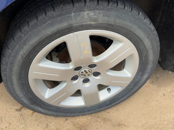 06-09 Beetle Convertible 16" Aluminum Wheel 6 Spoke Rim #2 16X6-1/2 Painted — photo 4