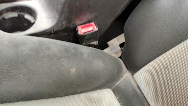 2011 Driver Left Front Seat Belt Buckle Receiver OEM Black Afb — photo 1