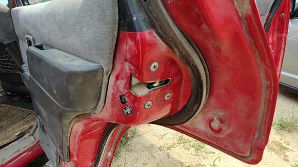 1995 Nissan Pathfinder Passenger Right Rear Door Latch With Rods/Cables Oem Back — photo 2