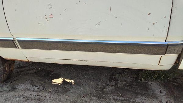 1981-1993 Dodge D350 Driver Left Front Moulding From Door Oem Trim Strip — photo 1