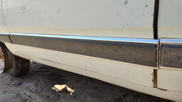1981-1993 Dodge D350 Driver Left Front Moulding From Door Oem Trim Strip — photo 2