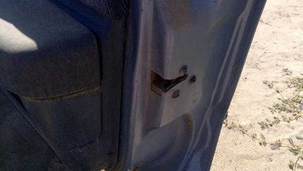 91-94 Chevy Caprice Passenger Right Front Door Latch With Rods/Cables Assembly — photo 2