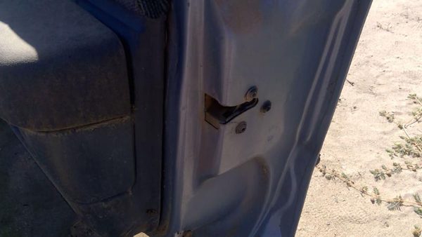 91-94 Chevy Caprice Passenger Right Front Door Latch With Rods/Cables Assembly — photo 3