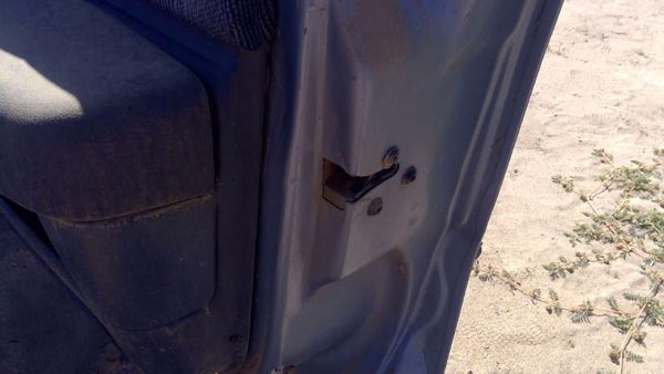 91-94 Chevy Caprice Passenger Right Front Door Latch With Rods/Cables Assembly — photo 1