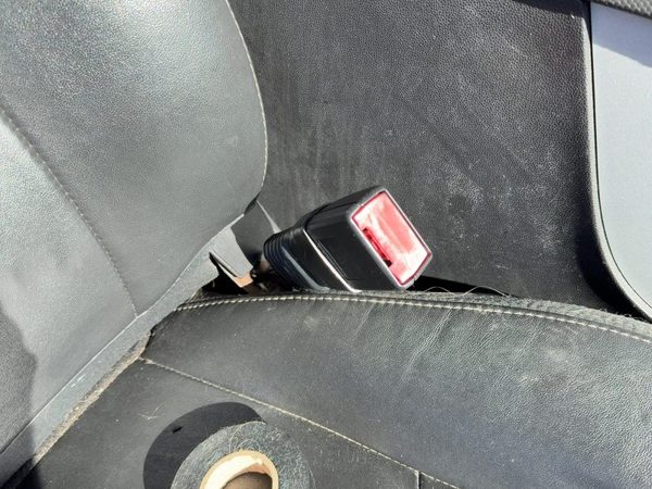 08-11 Mariner Passenger Right Front Seat Belt Buckle Receiver Bucket Graystone — photo 2