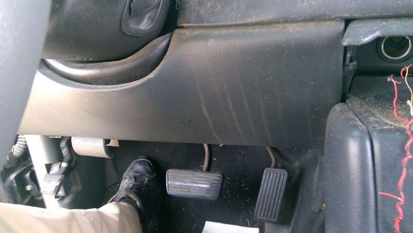 2000-02 Sierra 1500 Lower Dash Under Column Knee Bolster Trim Panel Graphite 12D — photo 4