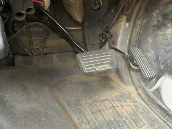 1996-2002 Chevrolet Express Brake Pedal Assembly Automatic — photo 3