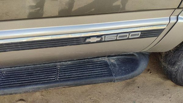 1992-1999 Chevy Suburban Passenger Right Front Moulding From Door Oem Trim Strip — photo 6