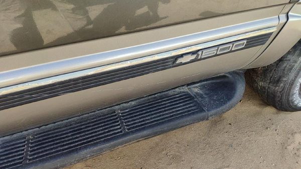 1992-1999 Chevy Suburban Passenger Right Front Moulding From Door Oem Trim Strip — photo 5