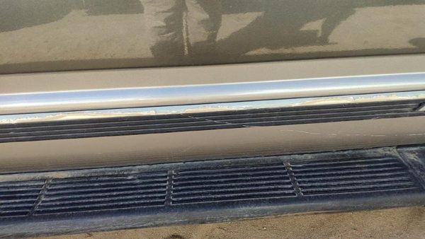 1992-1999 Chevy Suburban Passenger Right Front Moulding From Door Oem Trim Strip — photo 3