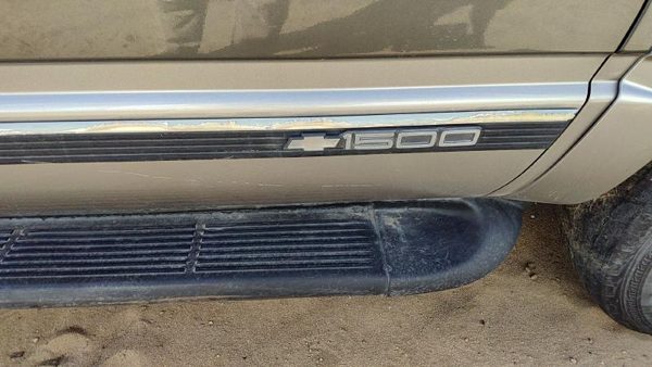 1992-1999 Chevy Suburban Passenger Right Front Moulding From Door Oem Trim Strip — photo 7