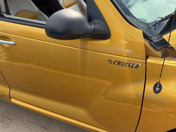 2002 Chrysler PT Cruiser Front Door RH Inca Gold PY6 — photo 1