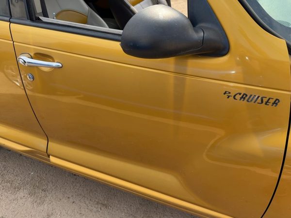 2002 Chrysler PT Cruiser Front Door RH Inca Gold PY6 — photo 3