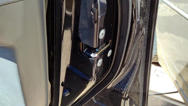 2007-2012 Nissan Sentra Passenger Right Front Door Latch With Rods/Cables Oem — photo 1