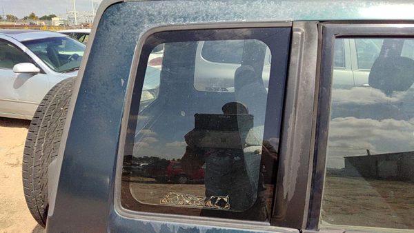 1991-98 Suzuki Sidekick Passenger Right Rear Quarter Glass Back Side Window Oem — photo 2
