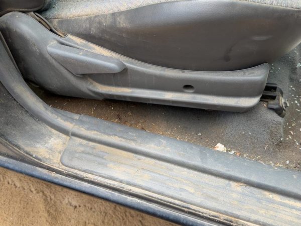 1998-2004 Isuzu Rodeo Passenger Right Side Seat Trim Panel Oem — photo 3