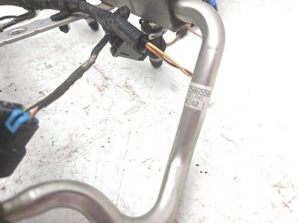 04-06 New Style Malibu Complete Fuel Rail With Injectors Set Loaded Oem 3.5L — photo 4