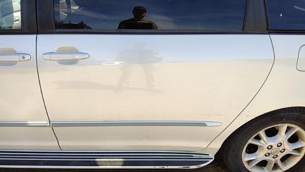 2004 Toyota Sienna Rear Door LH White 071 — photo 2