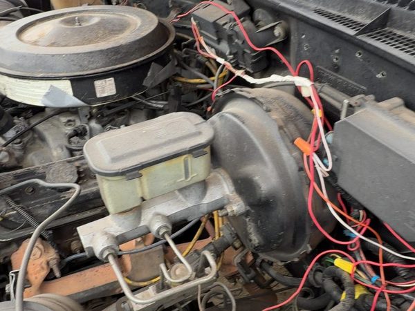 92-93 Silverado 1500 Power Brake Booster With Master Cylinder Pair Set Oem 5.7L — photo 1
