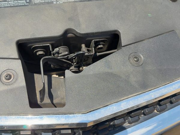 2010-2017 Chevy Equinox Hood Latch Assembly With Bracket Oem 22783388 — photo 4