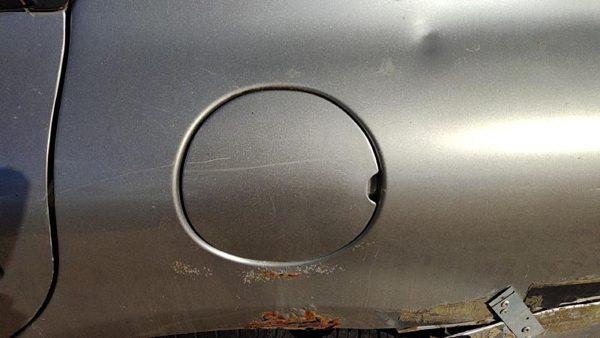 2000-2005 Pontiac Bonneville Fuel Tank Door With Hinge Gas Lid Filler Silver 67U — photo 1