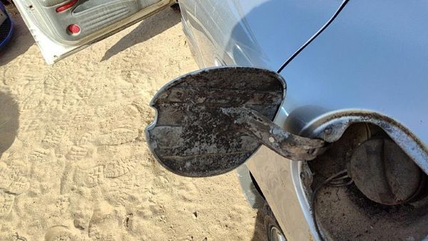 2000-2005 Pontiac Bonneville Fuel Tank Door With Hinge Gas Lid Filler Silver 67U — photo 4
