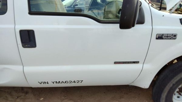 2000 Ford F250 Front Door RH White — photo 3