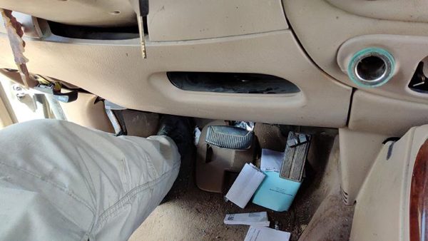 98 Lincoln Navigator Lower Dash Under Column Knee Bolster Trim Panel Oem Tan Kx — photo 1