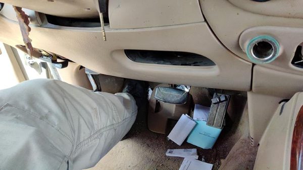 98 Lincoln Navigator Lower Dash Under Column Knee Bolster Trim Panel Oem Tan Kx — photo 3