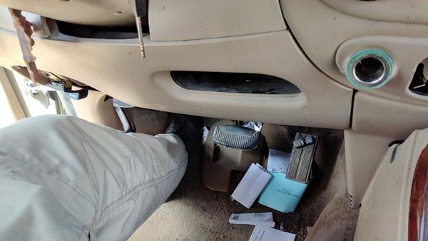 98 Lincoln Navigator Lower Dash Under Column Knee Bolster Trim Panel Oem Tan Kx — photo 2