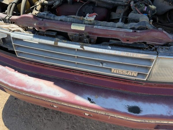 1987-1988 Nissan Maxima Front Grille Assembly Oem 4Dr Sedan 6231238E00 — photo 1