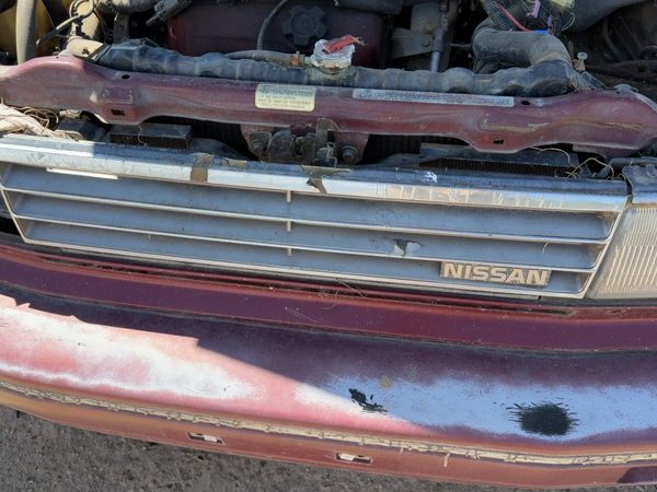 1987-1988 Nissan Maxima Front Grille Assembly Oem 4Dr Sedan 6231238E00 — photo 3