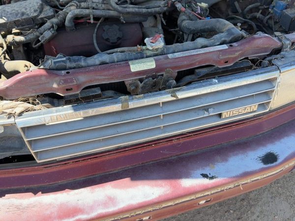 1987-1988 Nissan Maxima Front Grille Assembly Oem 4Dr Sedan 6231238E00 — photo 4