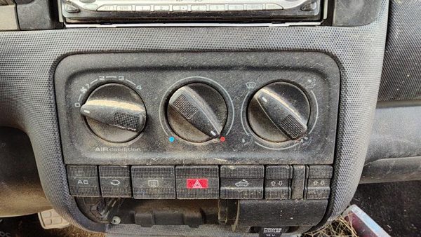 99-02 Cabrio Convertible Temperature Control Module In Dash Heater Ac Head Unit — photo 3