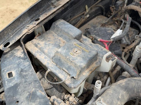 98-02 Ford Expedition Windshield Washer Fluid Reservoir With Pump Oem Wiper Tank — photo 1