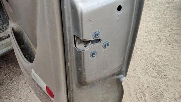 99-07 Chevy Silverado 2500 Passenger Right Front Door Latch With Rods/Cables Oem — photo 3